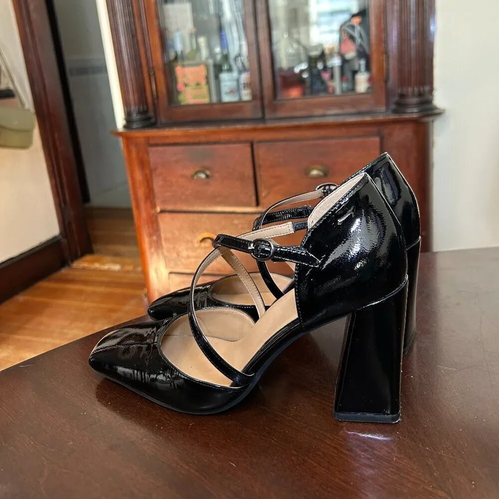 Naturalizer Women's Leesha Strappy Closed Toe Block Heel Pump